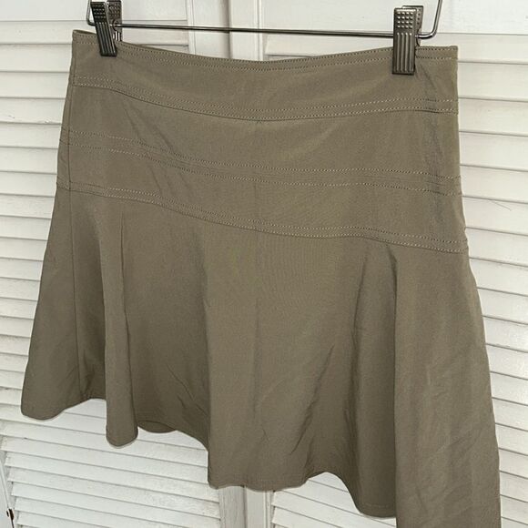 Athleta Active Skort 🎾 ⛳️ 🏝️ Security pocket in back. Great for travel 🧳 ✈️ - Picture 5 of 17